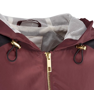 Chaquetas cortavientos deportivas de nailon con forro de malla para mujer, chaqueta cortavientos ligera con capucha y bloques de color. - Product Image 3