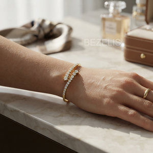 Bracelet enveloppant en diamant de laboratoire rond, sans défaut, de 72 carats au total, serti avec maestrie et écoresponsablement. - Product Image 3