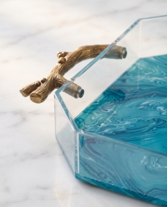 Una Adición Impresionante a su Mesa: Nueva y Elegante Bandeja para Pan Judaica con Asa de Acrílico Lucite - Product Image 2
