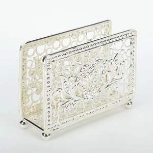 Porte-mouchoirs en métal élégant avec un design unique, adapté à la décoration intérieure et à un usage commercial - Product Image 1