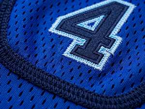 Maillot de football sublimé haut de gamme du fabricant, bleu, numéro 4, manches courtes, uniforme d'équipe athlétique respirant, vente en gros - Product Image 4