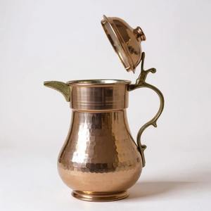 Pichet traditionnel en cuivre martelé à la main avec couvercle et poignée en laiton, idéal pour les dîners culturels et les réceptions festives - Product Image 5