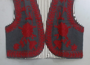 <b>Women's</b> Fashionable Breathable Casual V-Neck <b>Waistcoat</b> Black Floral Embroidery Vest with Striped Back - Product Image 4