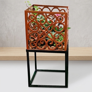 Jardinière en métal découpée au laser avec support en fer noir, présentoir géométrique ajouré pour pot de fleurs, moderne, pour salon, balcon, jardin - Product Image 1