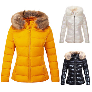 Veste matelassée légère pour femmes, manteaux d'hiver pour femmes, veste matelassée chaude avec capuche et col en fausse fourrure - Product Image 1