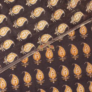 Tissu traditionnel écologique imprimé au bloc floral Bagru, teinture naturelle, 100% coton, vêtements durables faits à la main pour filles - Product Image 6