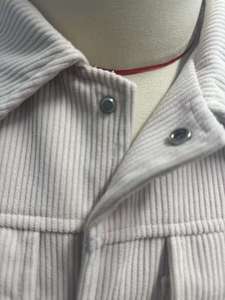 Blouson Bomber Minimaliste Couleur Unie Qualité Supérieure Esthétique Épurée Finition Respirante Veste Polyvalente pour l'extérieur - Product Image 5