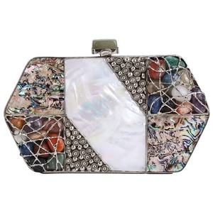 กระเป๋าคลัทช์ทรงเรขาคณิตประดับมุกพร้อมฝังหินหลากสีและแผงโลหะตกแต่ง กระเป๋าออกงานดีไซน์เนอร์สำหรับขายส่งแบบ OEM - Product Image 1
