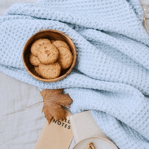 Manta de Algodón 100% con Tejido Waffle, Ligera y Acogedora para Todas las Estaciones y Uso Diario - Product Image 2