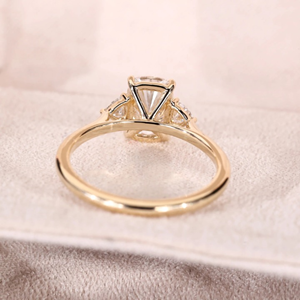 Anillo de compromiso y boda de diamantes de corte cojín largo de tres piedras de 1.70 quilates, cultivados en laboratorio, joyería de anillo de eternidad de oro vermeil de 14k - Product Image 3