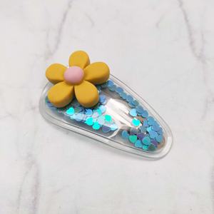 Adorables Pinzas para el Cabello con Flores 3D de Resina, Base Transparente Rellena de Confeti Brillante para Mujeres - Uso Diario, Fiestas, Graduaciones y Otras Ocasiones - Product Image 5