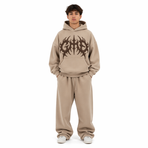 Ensemble de survêtement beige à capuche pour homme, en coton, avec logo imprimé en relief, style streetwear, coupe ample, longueur intégrale, pour l'automne - Product Image 1