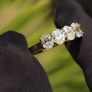 Bague éternité en or massif 14 carats, sertie de 35 diamants ovales de 1,75 carat, qualité VVS E, cultivés en laboratoire, faite à la main, cadeau idéal pour une occasion spéciale. - Product Image 6