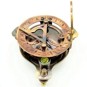 Brújula Náutica Antigua Decorativa de Metal con Tapa Abatible |   Exhibición Decorativa de Estilo Marítimo Vintage para Escritorio de Oficina en Casa - Product Image 1