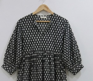 ชุดเดรสทรงเอสำหรับผู้หญิงสไตล์โบฮีเมียน ผ้าฝ้าย 100% คอวี แขนพอง ลายดอกไม้ ทำมือ เป็นมิตรกับสิ่งแวดล้อม ระบายอากาศได้ดี เหมาะสำหรับใส่ทำงาน - Product Image 1