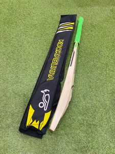 Batte de cricket KOOKABURRA ENGLISH WILLOW avec housse de protection - Product Image 2