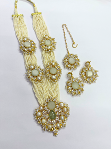 Ensemble de collier de mariée long en perles de cristal de préhnite et de pierre de lune naturelle avec boucles d'oreilles Maangtika, bijoux faits à la main en or 18 carats - Product Image 1
