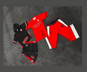 Ensemble de vêtements de sport compressifs personnalisés haut de gamme comprenant un maillot assorti à des leggings et des shorts compressifs - Product Image 1