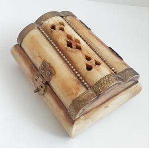 Old Look <b>Vintage</b> Carved Camel Bone and Brass Trinket <b>Box</b> - Product Image 5