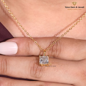 Colgante Clásico Solitario para Mujer con Diamante CVD Cultivado en Laboratorio, Corte Princesa, 2.00 Quilates, Oro Sólido de 14K, Claridad VVS2, Color D, Certificado IGI - Product Image 2