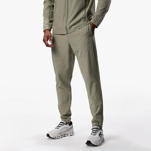 Ensemble de survêtement pour homme avec capuche et fermeture éclair intégrale, veste légère avec poche zippée et pantalon de jogging ajusté, 2 pièces, vêtements de sport athlétiques - Product Image 2