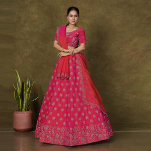 ชุดมอส เลเฮนกา โจลี พร้อมผ้าคลุมไหล่ปักลายดอกไม้ประดับเลื่อมทั่วทั้งผืน ดีไซน์หรูหรา เหมาะสำหรับงานเลี้ยงและงานเฉลิมฉลองสำหรับผู้หญิง - Product Image 4