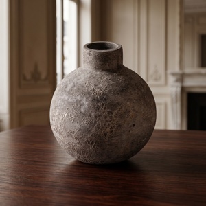 Vase en poterie d'argile minimaliste à finition non vernie, vase à fleurs vintage en terre cuite pour décoration de table, personnalisable - Product Image 3
