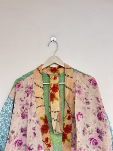 Robe de plage en soie crêpe indienne faite à la main pour femmes - Product Image 2