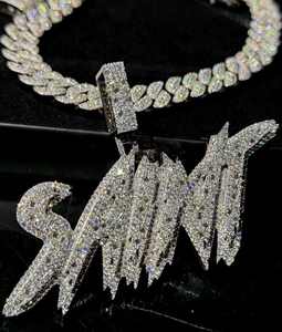 Pendentif Hip Hop en Argent Sterling de Fournisseur Indien, Sertissage clos classique, Moissanite taille brillant, Design intemporel Saint, pour Femmes et Hommes - Product Image 3