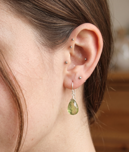 Boucles d'oreilles pendantes en argent sterling 925 massif, avec vésnonite verte naturelle facettée, enroulées de fil, bijoux fins pour femmes, vente en gros - Product Image 3
