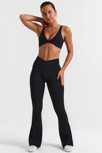 Conjuntos de 2 piezas OEM negros de alta demanda para mujer: leggings suaves de tiro medio y cintura alta con elástico - Product Image 6