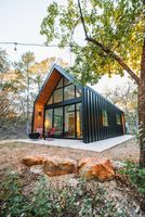 Maison modulaire compacte extensible de 2 à 3 chambres avec salle de bain intégrée, design moderne, construction préfabriquée en acier et bois, garantie 5 ans