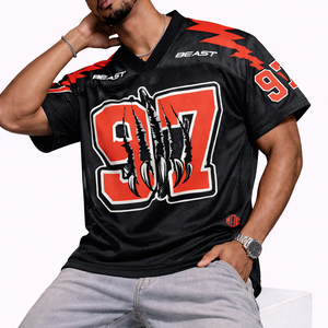 Maillot de football américain personnalisé en mesh pour hommes, noir et rouge, avec motifs graphiques, respirant, en polyester, fabrication OEM en gros, USA - Product Image 3