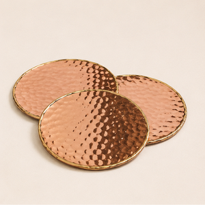 Juego de 4 Posavasos de Cobre Puro Martillado a Mano, Base Antideslizante, Diseño Moderno Ecológico para Tazas Moscow Mule y Bar - Product Image 1