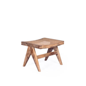 Tabouret en bois massif de style Pierre Jeanneret, design Mid-Century Modern, avec assise en rotin et pieds en V, pour la vente en gros - Product Image 1