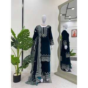 Ensemble de costume de soirée avec broderie et travail de sequins, taille XL - Product Image 1