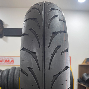 Carcasa de Neumático para Motocicleta KUMA K305 de Alta Calidad Hecha en Vietnam, 110/80-17 140/70-17, Caucho Natural + Nylon 4PR/6PR/8PR, Negro, 12 Meses de Garantía - Product Image 1