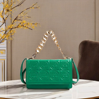 Petit sac carré portable pour femme à la mode et minimaliste avec design gaufré Sacs à main pour femme au meilleur prix
