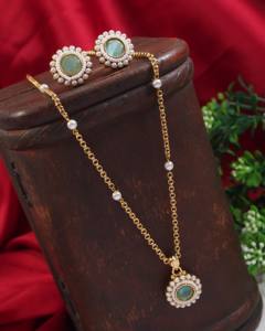 Parures de bijoux en laiton plaqué or de style indien en gros, ensembles de colliers en résine et fausses perles, bijoux tendance et à la mode - Product Image 1