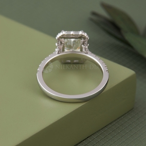 Bague élégante en diamant taille radiant avec halo, diamant de laboratoire certifié IGI et clarté VVS, bijoux pour femme à vendre, export. - Product Image 4