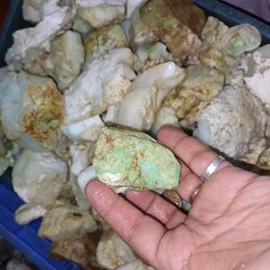พลอยคริสโซเพรสสีเขียวธรรมชาติแบบหยาบ ขายส่งจำนวนมาก สำหรับงานเจียระไน - Product Image 1