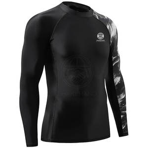 Camiseta de natación cómoda para hombre, transpirable, estilo rash guard, para deportes acuáticos y vacaciones de verano. - Product Image 2