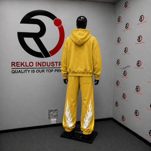 Conjunto de chándal Gold Flame Skull para hombre, con sudadera con capucha y pantalones jogger, estilo streetwear gráfico, estampado gótico de esqueleto en fuego, chándales con capucha ajustables - Product Image 4