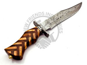 Nouveau Couteau de Chasse Artisanal Haut de Gamme avec Manche en Bois de Rose et Acier Damas, Lame Tranchante Type Bowie, avec Étui, pour Camping, Survie, Randonnée en Plein Air - Product Image 5