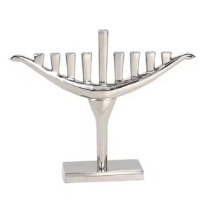 Élégant Chandelier Métallique à 9 Bras pour la Maison, Décoration Intérieure Stylée, Porte-Bougie Menorah - Product Image 2