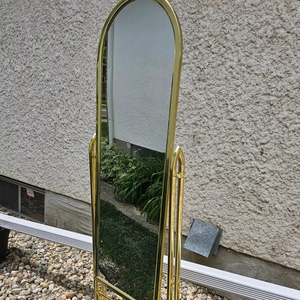 Miroir sur pied de forme incurvée avec base mobile, miroir de sol moderne pour la maison, la chambre et le studio, fabriqué à la main en Inde - Product Image 1