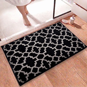 Tapis d'entrée fonctionnel tissé alliant des nuances gris argentées avec un design Mugal Jali en microfibre 1200 GSM pour les entrées et les couloirs - Product Image 1