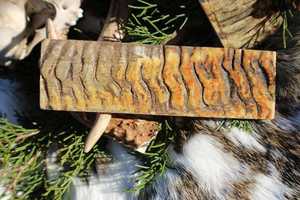 Placa de Cuerno de Oveja Natural Ecológica para Mango de Cuchillo, Pulida y Tallada con Diseño Animal - Product Image 2