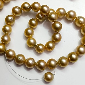 Perlas naturales del Mar del Sur doradas de 8-9 mm, perlas redondas sueltas para la fabricación de joyería a precio de mayoreo. - Product Image 1