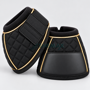 Botas de protección para caballos hechas con material exterior resistente, forro suave y cierre fiable para sesiones de entrenamiento y actividades al aire libre. - Product Image 6